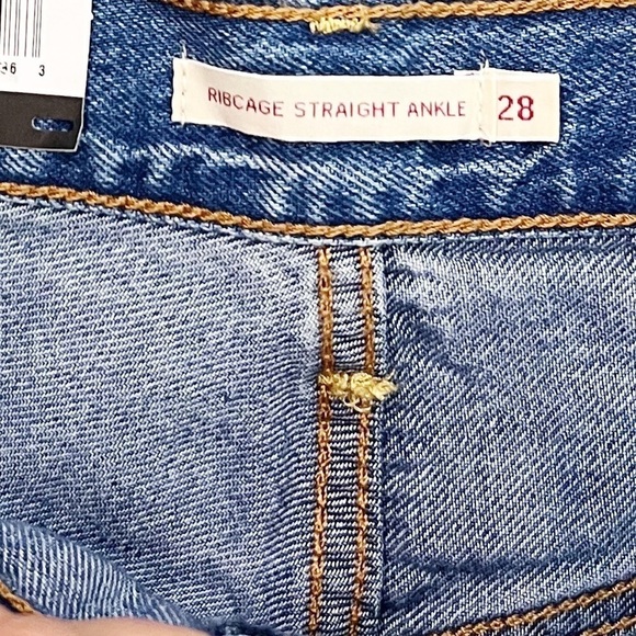 NWT Levi’s Ribcage Straight High Rise Ankle Jeans in Noe High Medium Wash - Picture 10 of 12